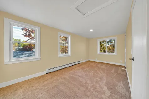 112 Riverdale Avenue Manchester NH 03103