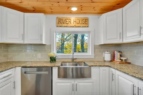 112 Riverdale Avenue Manchester NH 03103