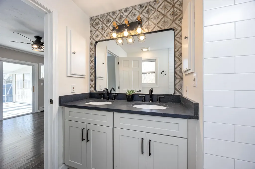 287 North Road Deerfield NH 03037