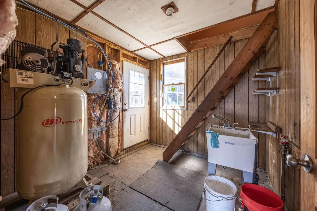 287 North Road Deerfield NH 03037