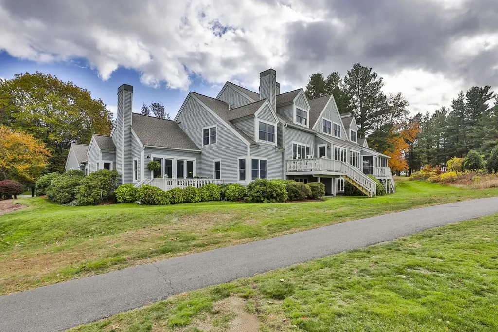 95 Hawthorne Village Road Nashua NH 03062