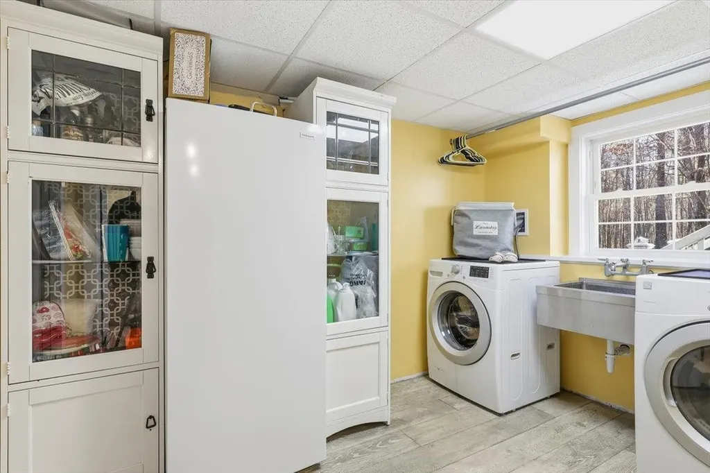 22 Cardinal Lane Litchfield NH 03052