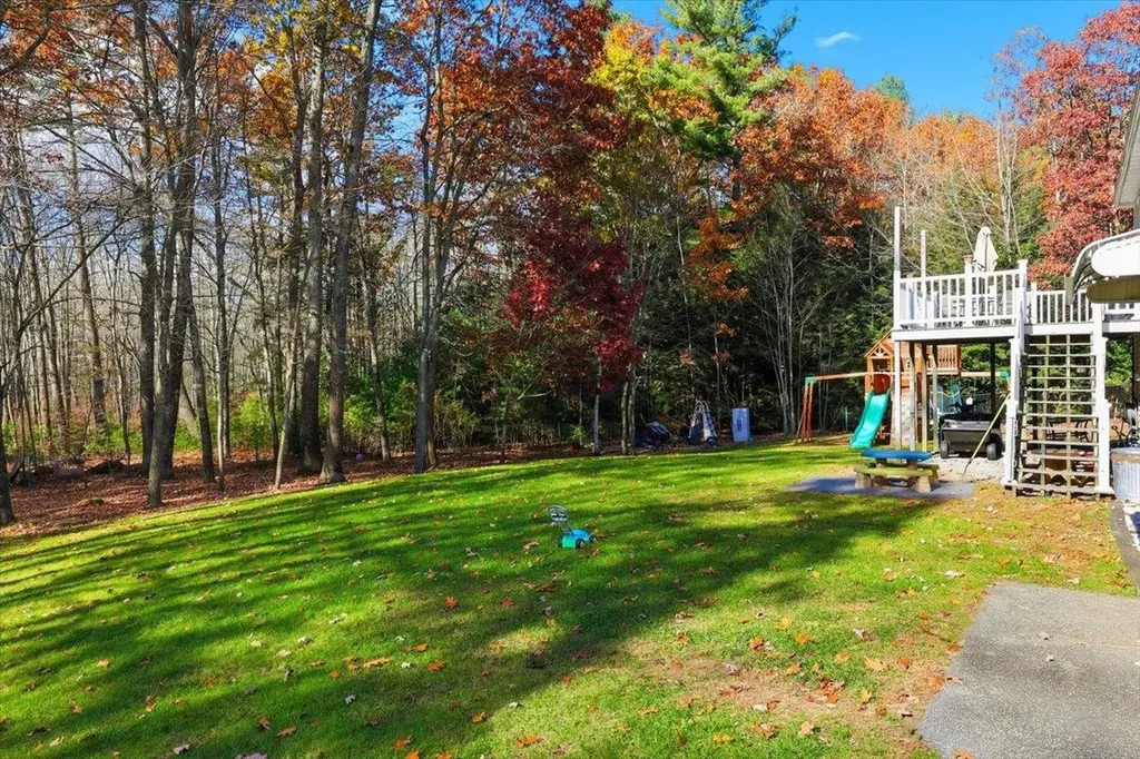 22 Cardinal Lane Litchfield NH 03052