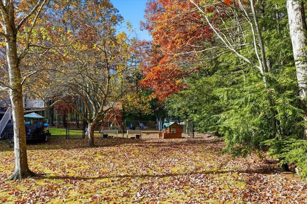 22 Cardinal Lane Litchfield NH 03052