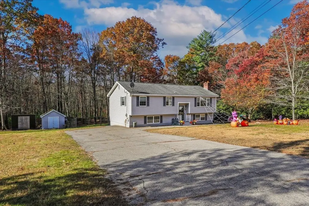 22 Cardinal Lane Litchfield NH 03052