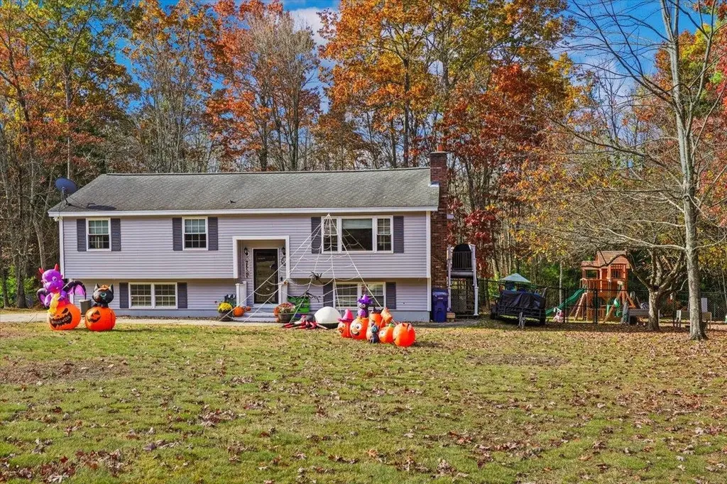 22 Cardinal Lane Litchfield NH 03052