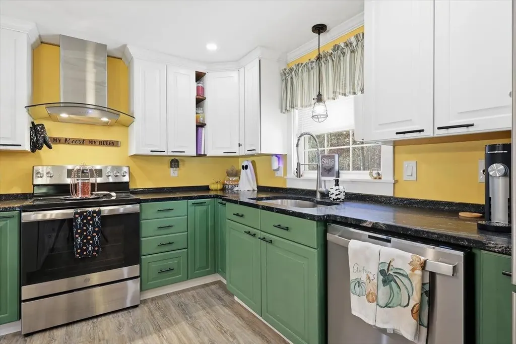 22 Cardinal Lane Litchfield NH 03052