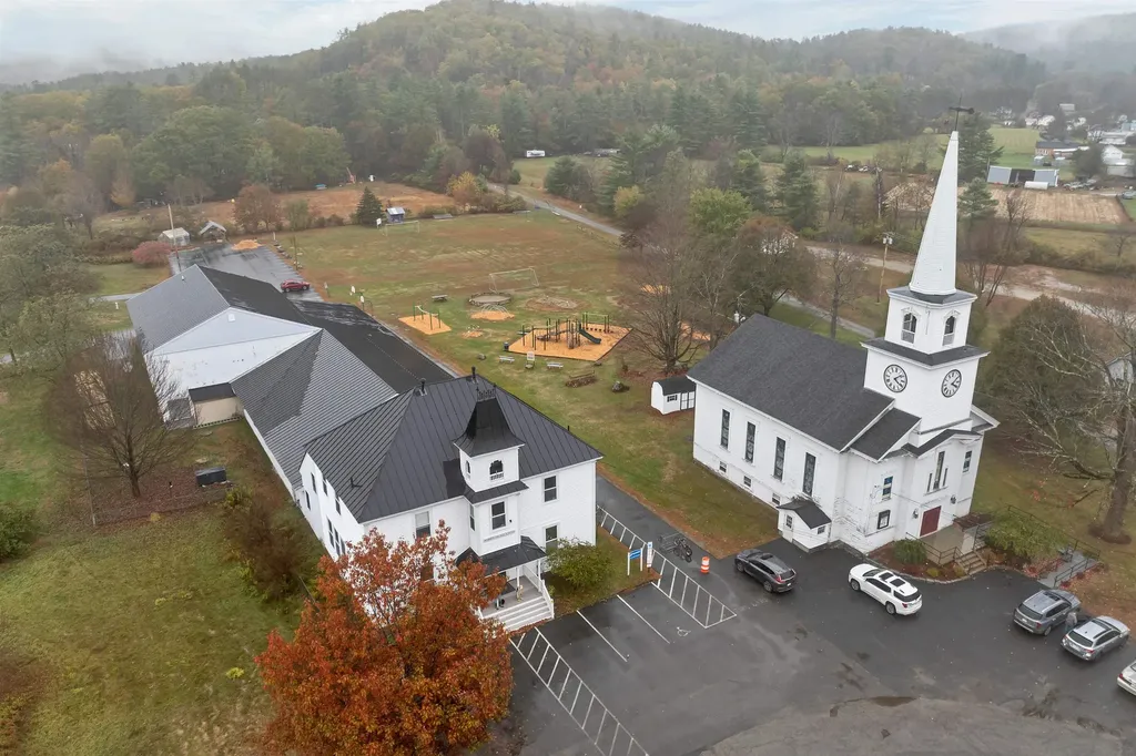 317 Nh Route 25 Warren NH 03279