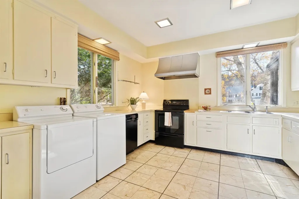 33 Mountain Avenue Woodstock VT 05091