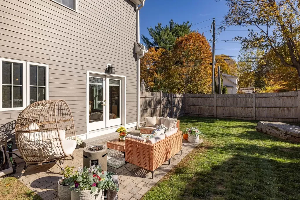 25 Mangrove Street Portsmouth NH 03801