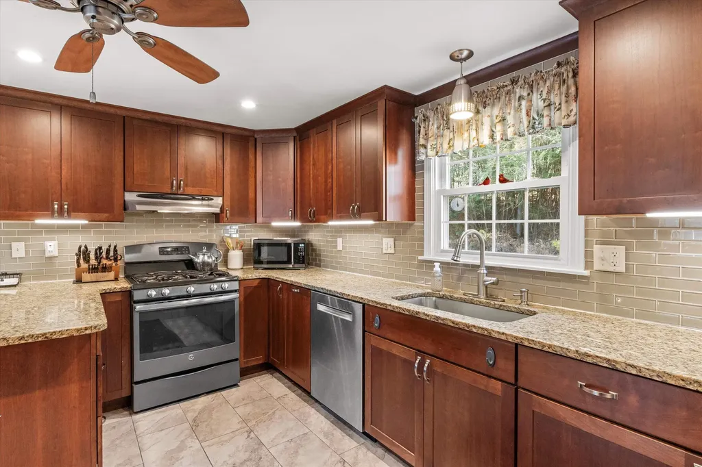 24 Deerwood Drive Amherst NH 03031