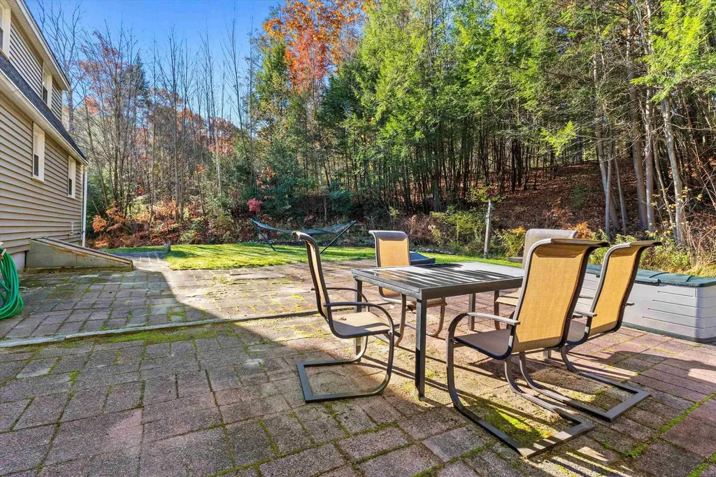 24 Deerwood Drive Amherst NH 03031