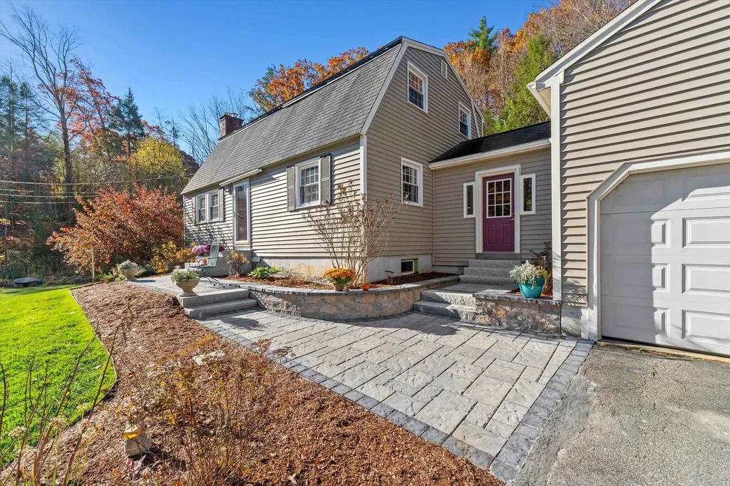 24 Deerwood Drive Amherst NH 03031