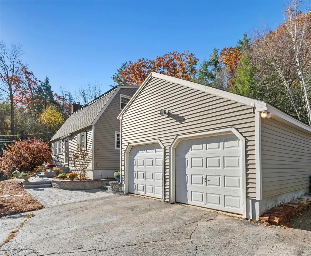 24 Deerwood Drive Amherst NH 03031