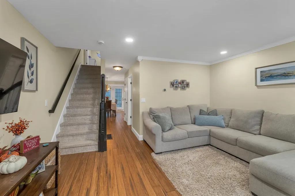 31 B Shadowbrook Drive Hudson NH 03051