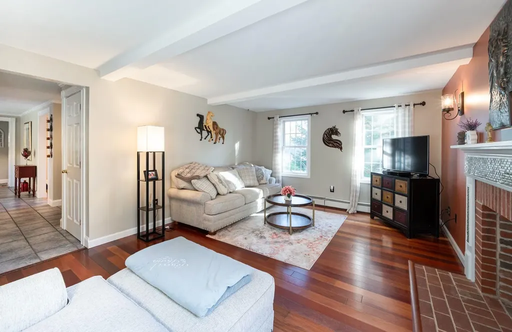 27 Arabian Way Chester NH 03036