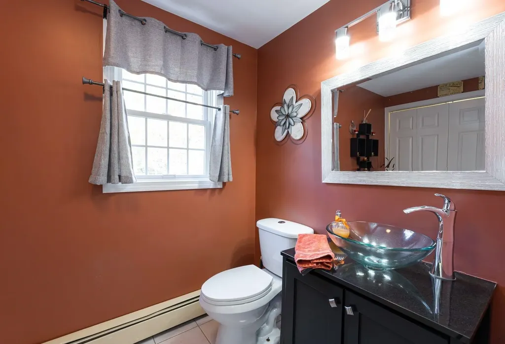 27 Arabian Way Chester NH 03036