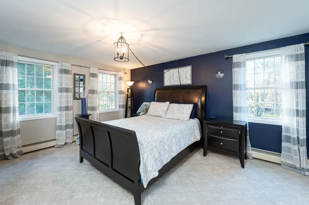 27 Arabian Way Chester NH 03036