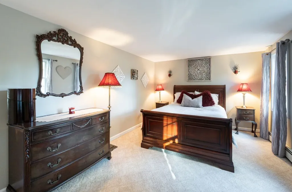 27 Arabian Way Chester NH 03036