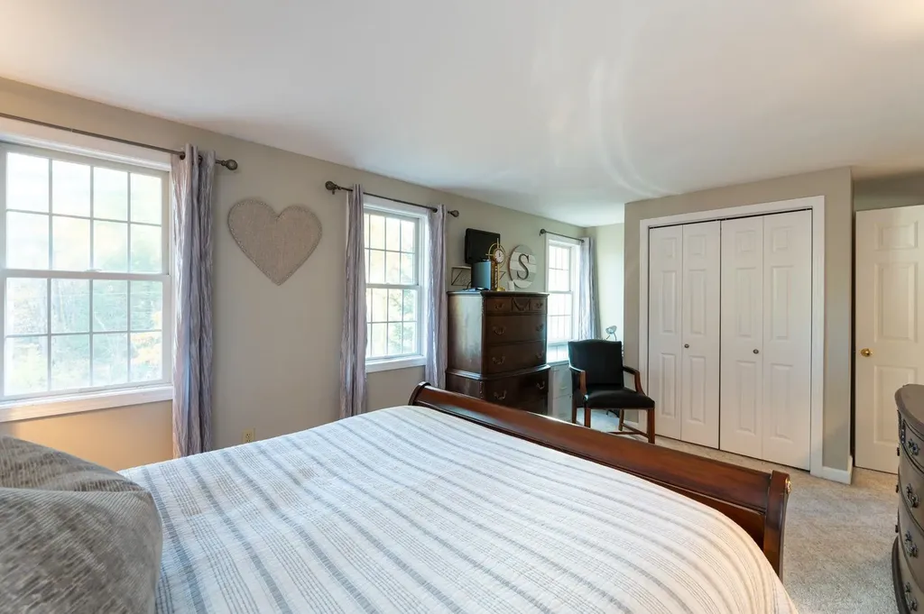 27 Arabian Way Chester NH 03036