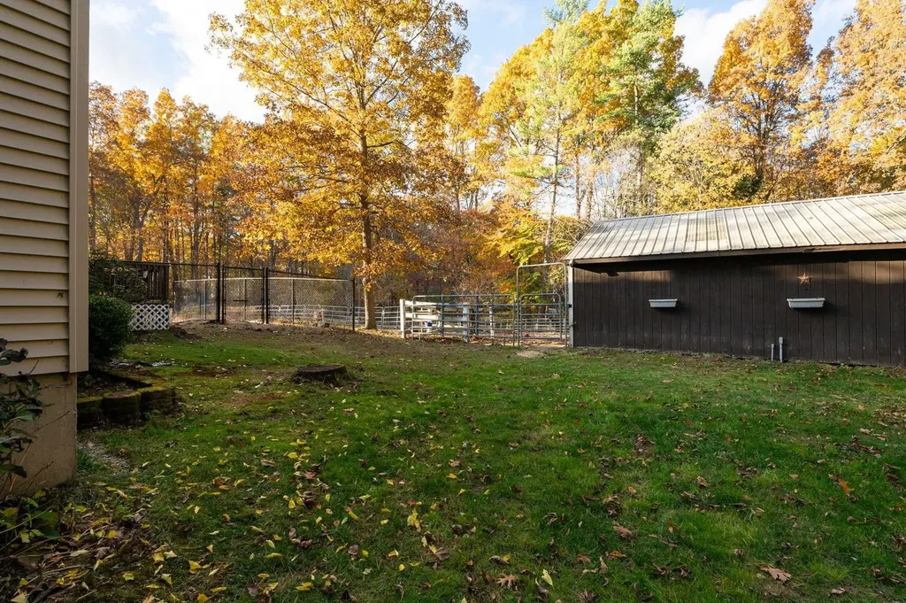 27 Arabian Way Chester NH 03036