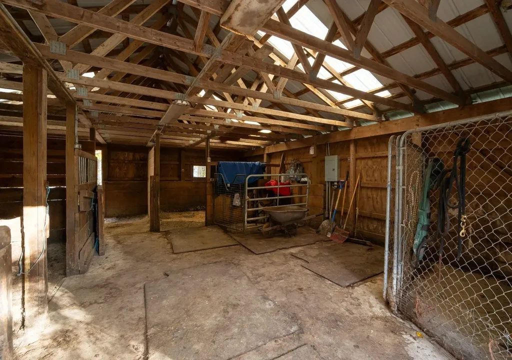 27 Arabian Way Chester NH 03036