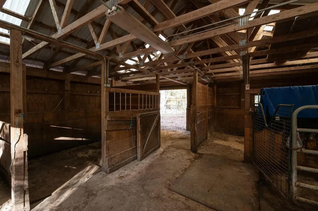 27 Arabian Way Chester NH 03036