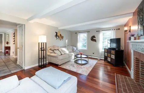 27 Arabian Way Chester NH 03036