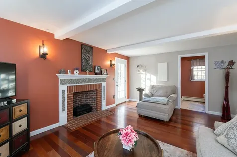 27 Arabian Way Chester NH 03036