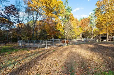 27 Arabian Way Chester NH 03036