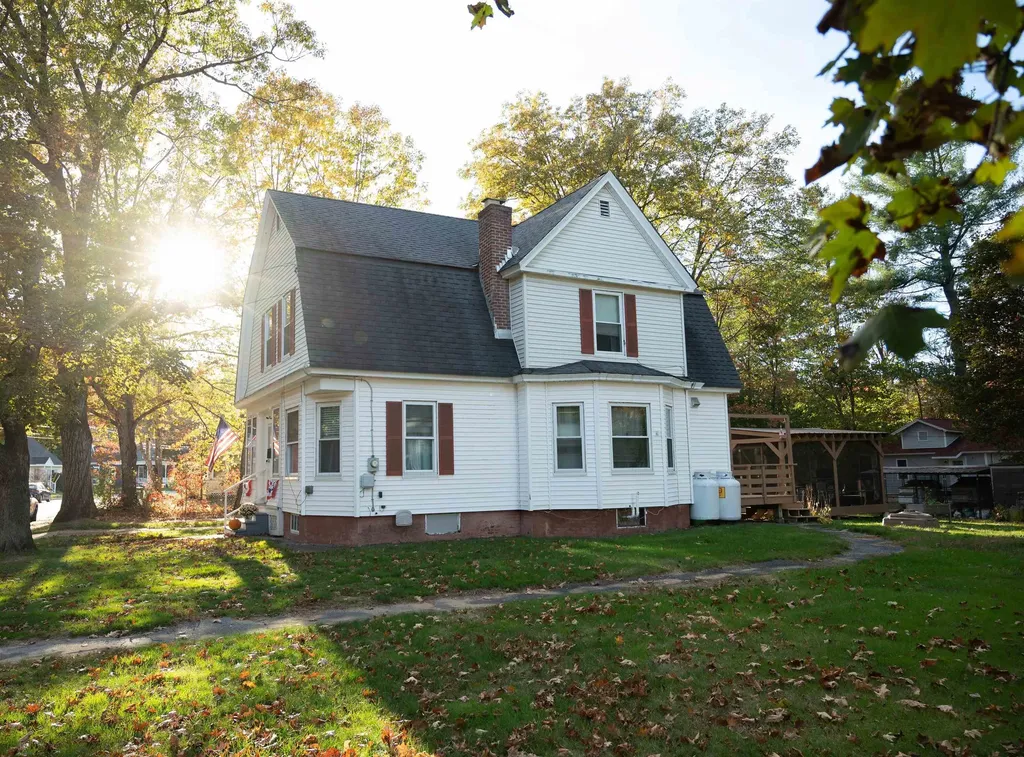 35 Woodland Street Claremont NH 03743