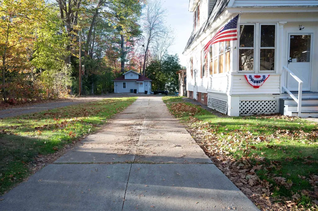 35 Woodland Street Claremont NH 03743