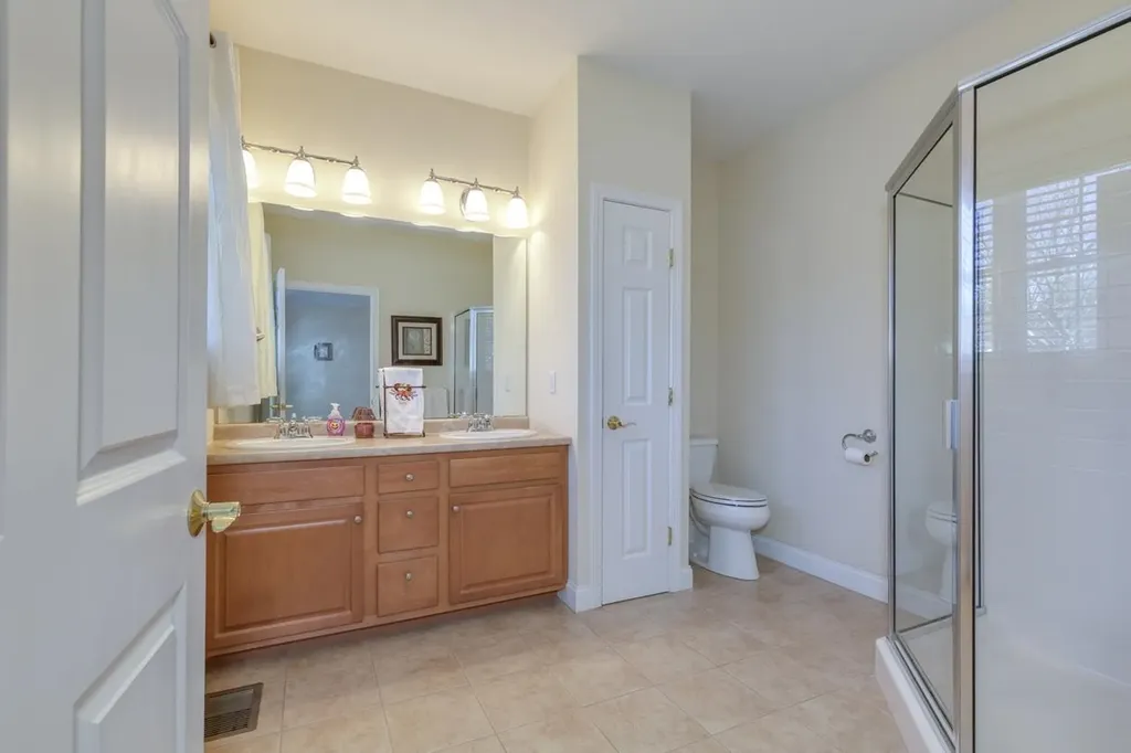 12 Morrison Drive Londonderry NH 03053