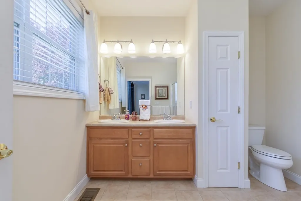 12 Morrison Drive Londonderry NH 03053