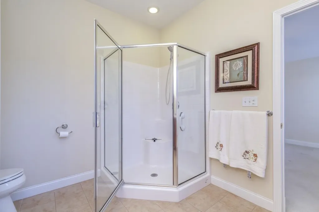 12 Morrison Drive Londonderry NH 03053