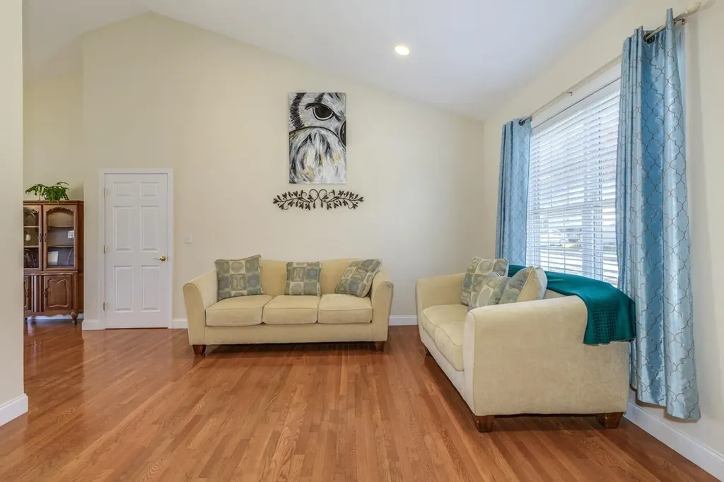 12 Morrison Drive Londonderry NH 03053