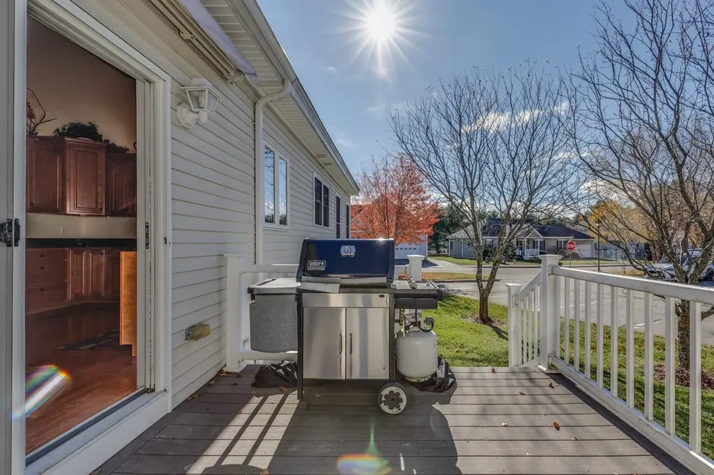 12 Morrison Drive Londonderry NH 03053