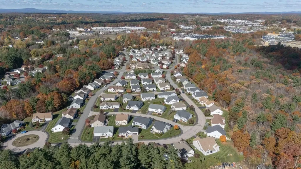 12 Morrison Drive Londonderry NH 03053