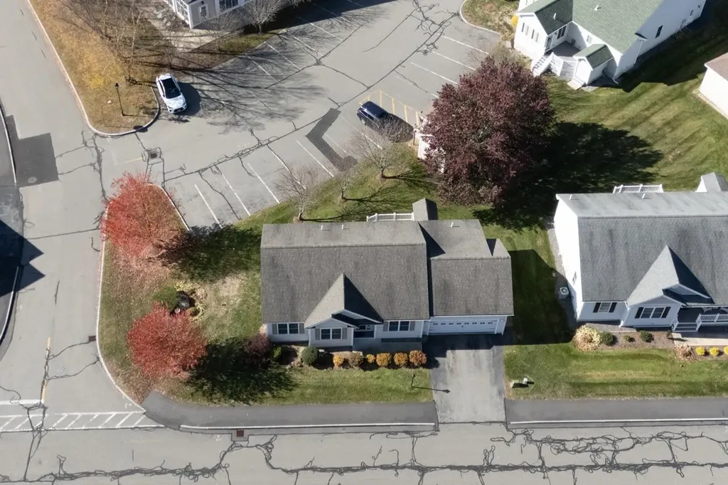 12 Morrison Drive Londonderry NH 03053