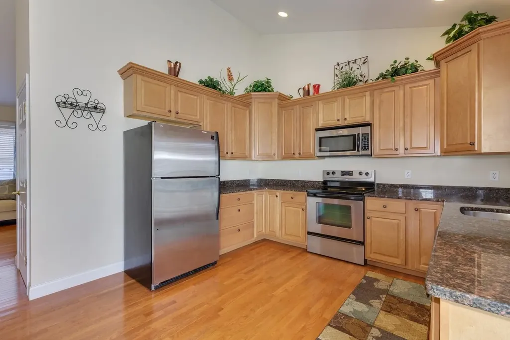 12 Morrison Drive Londonderry NH 03053