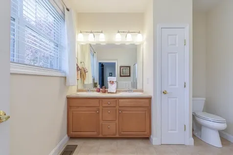 12 Morrison Drive Londonderry NH 03053