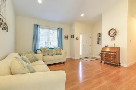 12 Morrison Drive Londonderry NH 03053