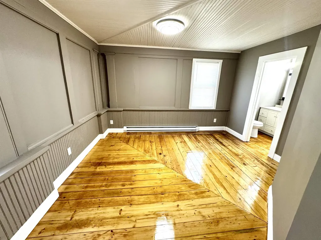 23 Oak Street Derry NH 03038