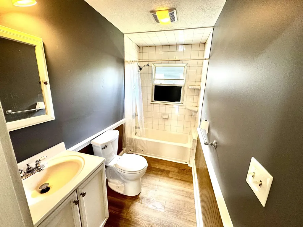 23 Oak Street Derry NH 03038