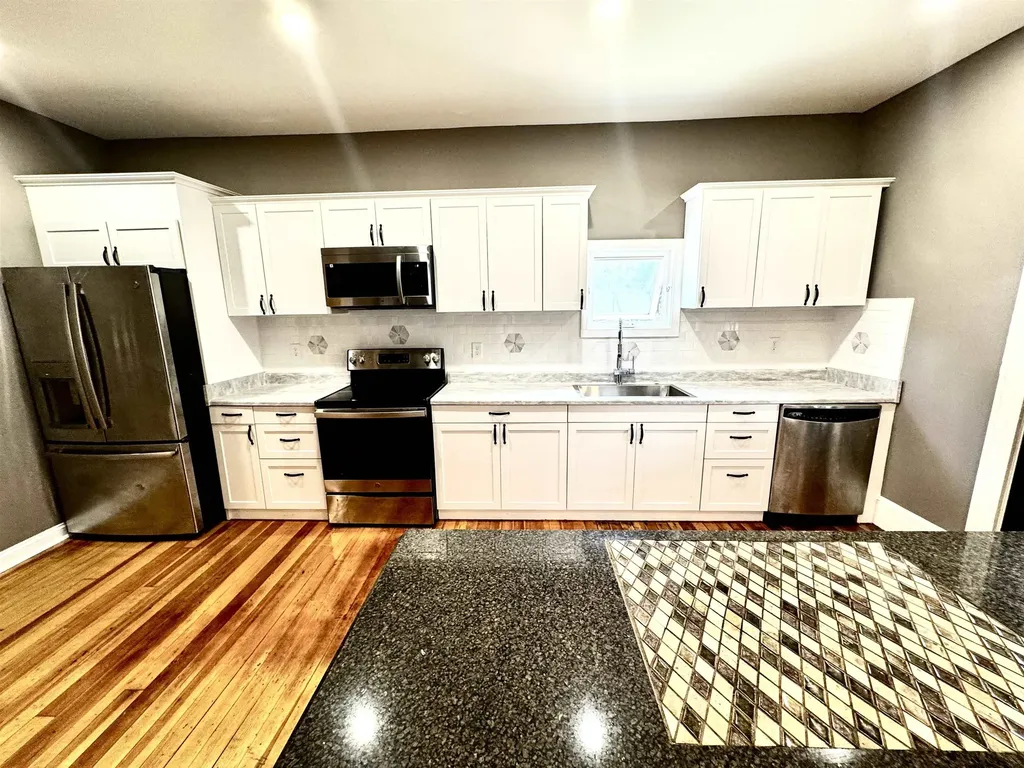 23 Oak Street Derry NH 03038