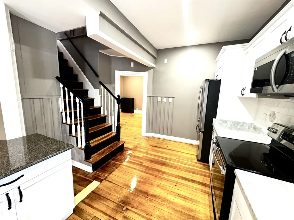 23 Oak Street Derry NH 03038