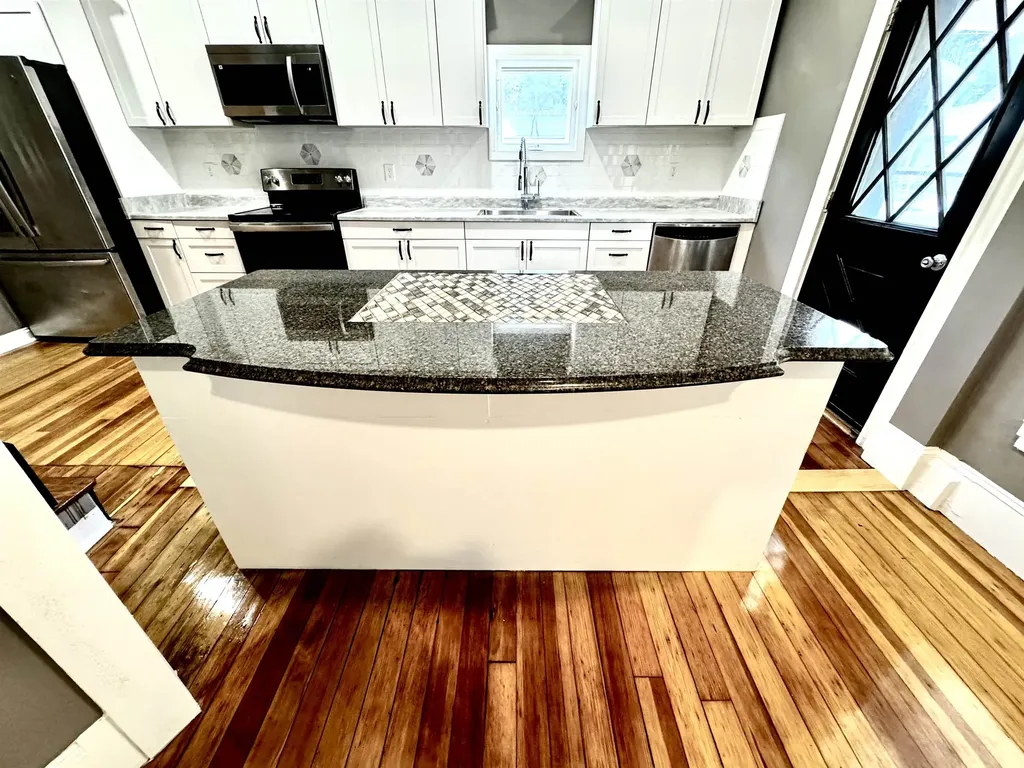 23 Oak Street Derry NH 03038