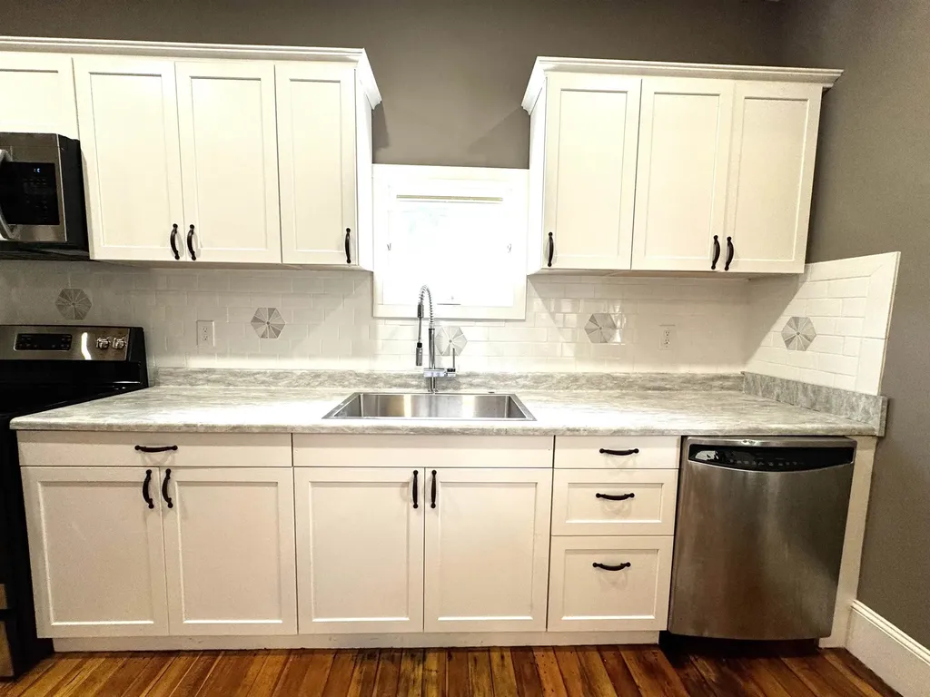 23 Oak Street Derry NH 03038