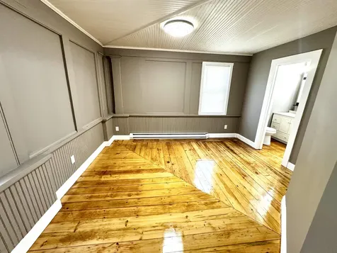 23 Oak Street Derry NH 03038