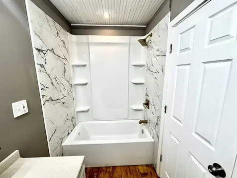 23 Oak Street Derry NH 03038